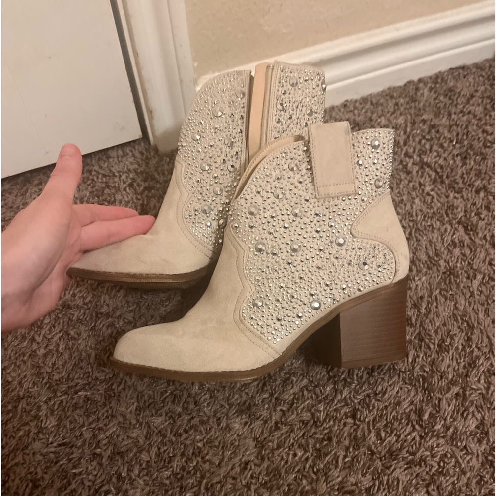 womans 6.5 preppy white cowgirl boot!